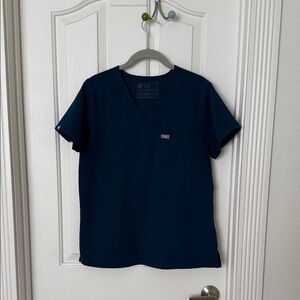 Figs carribean blue top in small.  With matching small pants.